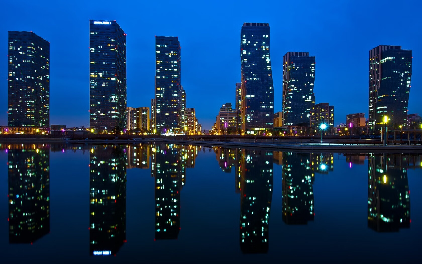 曼联在激烈争夺中取胜,积分追赶榜首队伍