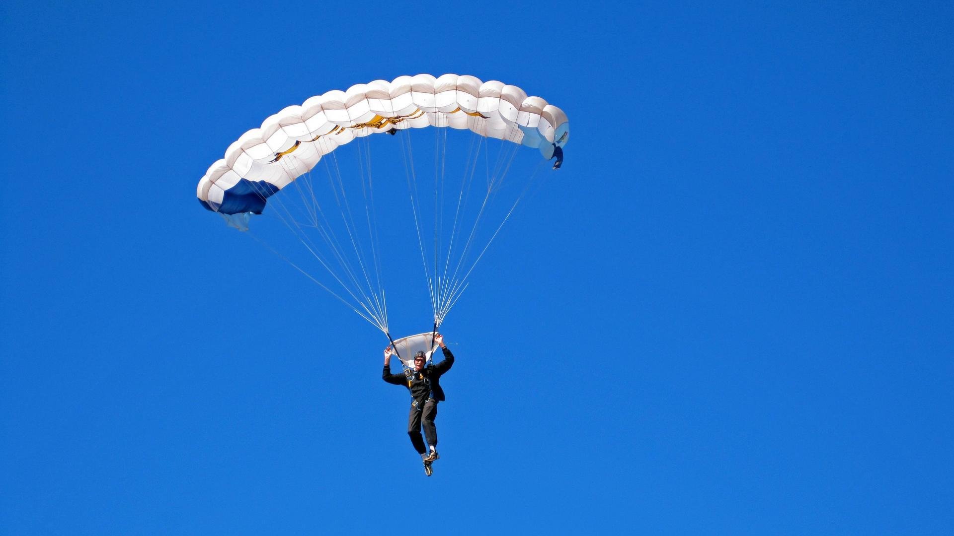 爱游戏体育平台-世界篮球日：NBA带动全世界热爱篮球的潮流，播放篮球世界